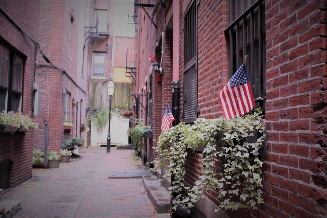 9 Champney Pl, Unit 3 in Boston, MA - Foto de edificio - Building Photo