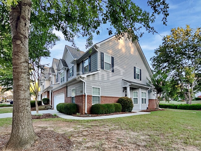 2341 Suwanee Pointe Dr