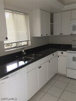 5651 Rattlesnake Hammock Rd in Naples, FL - Building Photo