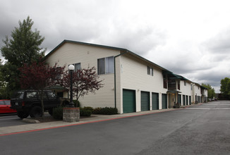 Emerald Pointe Apartments in Gresham, OR - Building Photo - Building Photo