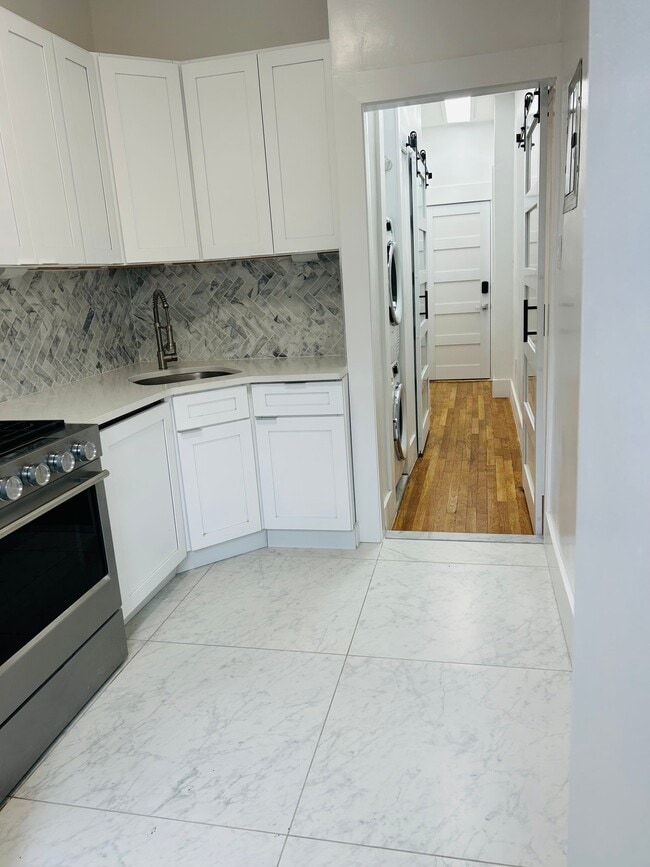 150 E 32nd St, Unit Apt.2 in Brooklyn, NY - Foto de edificio - Building Photo