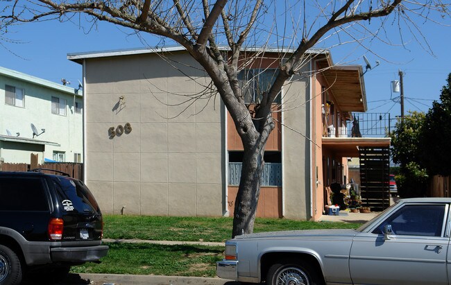 508 N T St in Lompoc, CA - Foto de edificio - Building Photo