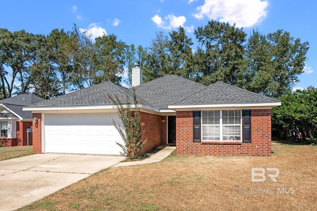 8197 Edgewood Dr in Daphne, AL - Building Photo