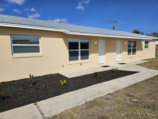 105 Lagrange Ave in Titusville, FL - Building Photo - Building Photo