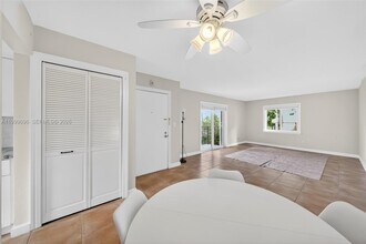 6815 Edgewater Dr in Coral Gables, FL - Building Photo - Building Photo