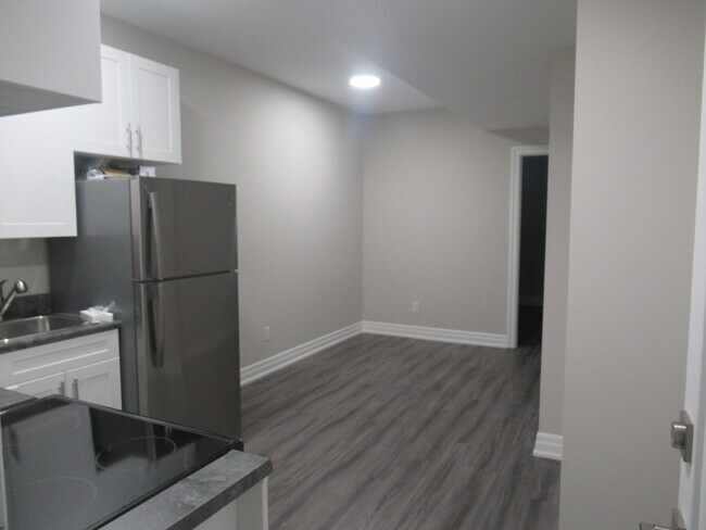 56 Stormont Ave in Toronto, ON - Building Photo - Building Photo