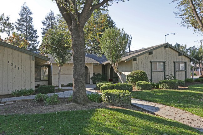 Sierra Grande Apartments in Fresno, CA - Foto de edificio - Building Photo