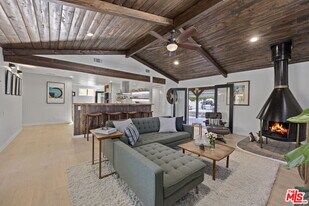 251 N Encinal Ave in Ojai, CA - Building Photo