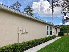 5804 Autumn Shire Dr in Zephyrhills, FL - Building Photo - Building Photo
