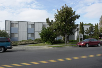 28151 Ruus Rd in Hayward, CA - Building Photo - Building Photo