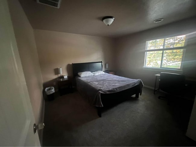 property at 2611 N Wallingford Ave