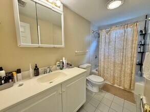18 Dunstan St in Newton, MA - Building Photo - Building Photo
