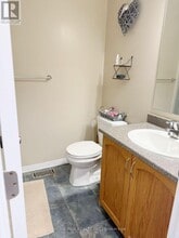 212 Losino Cres in Ottawa, ON - Building Photo - Building Photo