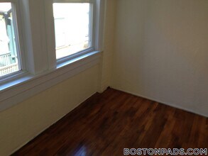 14 Centre St in Cambridge, MA - Foto de edificio - Building Photo