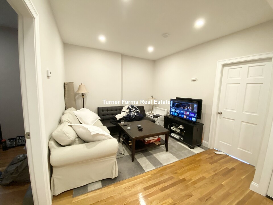 130 P St, Unit 1 in Boston, MA - Building Photo