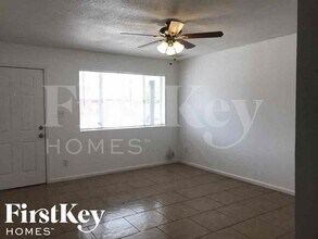 8707 N 41st Ave in Phoenix, AZ - Foto de edificio - Building Photo