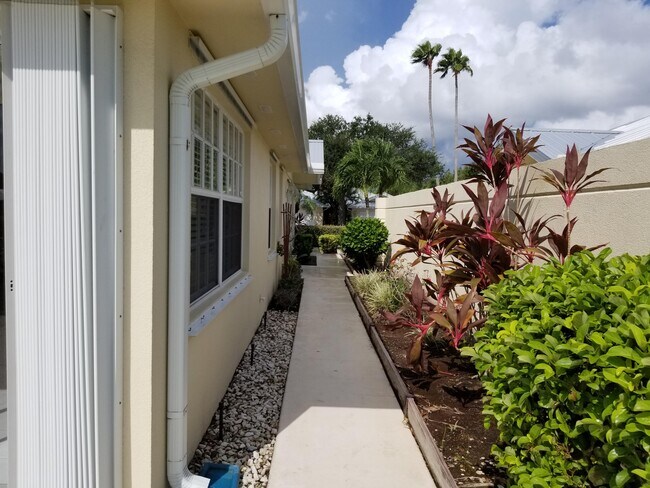 1624 SW Waterfall Blvd in Palm City, FL - Building Photo - Building Photo