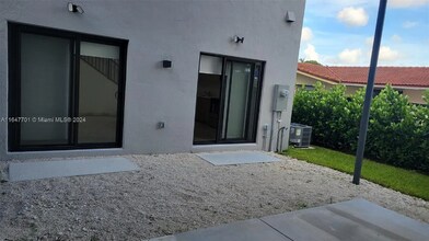 135 SW 114th Ave in Miami, FL - Building Photo - Building Photo