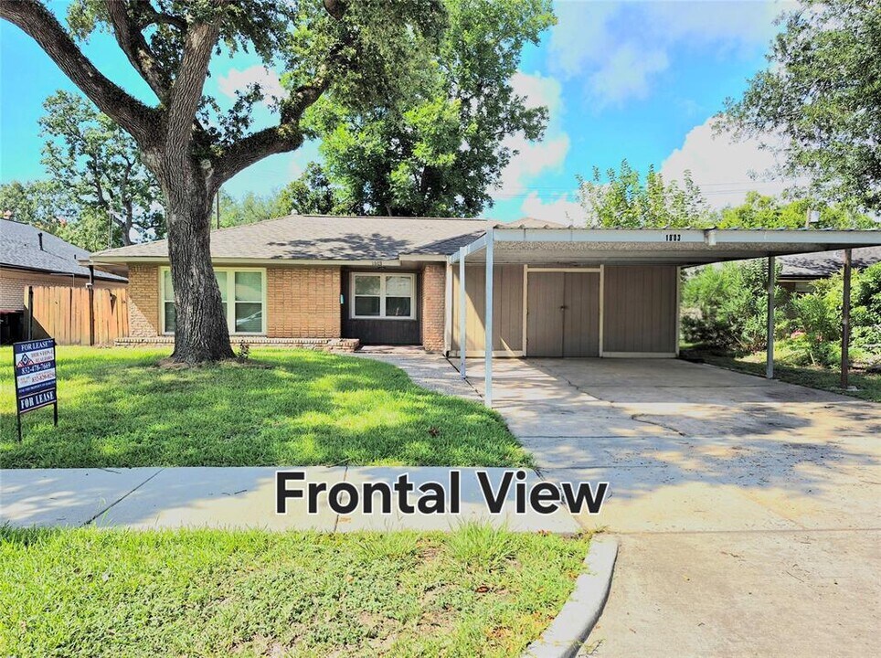 1803 Colby Dr in Baytown, TX - Building Photo
