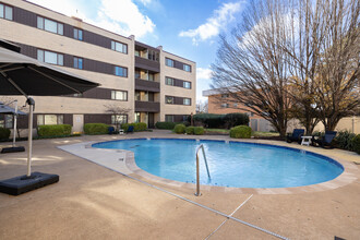 Fontainebleau Apartments in St. Louis, MO - Foto de edificio - Building Photo