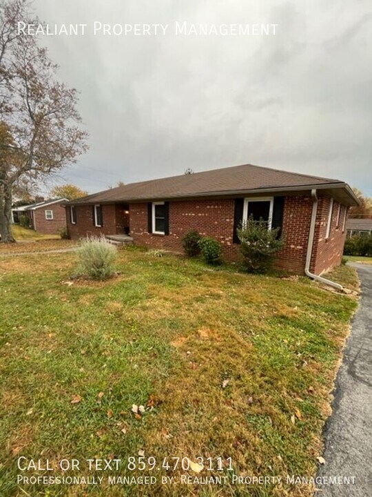 118 Robin Rd in Nicholasville, KY - Building Photo