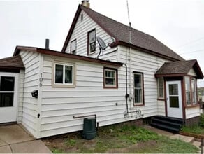 105 Hill St in Niagara, WI - Building Photo - Building Photo