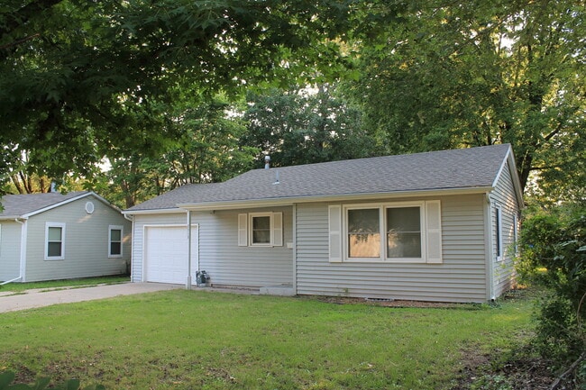 2513 SW Shunga Dr in Topeka, KS - Building Photo - Building Photo