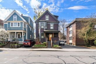14 Hubbard Ave, Unit 14 in Cambridge, MA - Building Photo - Building Photo