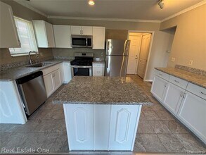 28813 Armanda Dr in Warren, MI - Building Photo - Building Photo