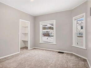 1325 Buffalo Ave NE, Unit 1325 Buffalo- Main Floor in Grand Rapids, MI - Foto de edificio - Building Photo