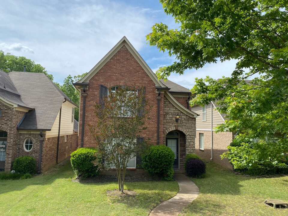 1319 Appling Rd in Cordova, TN - Foto de edificio