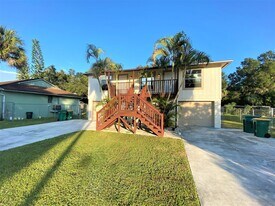 2923 Gordon St in Naples, FL - Building Photo