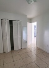 152 SW 9th St, Unit Apt 4 in Miami, FL - Foto de edificio - Building Photo