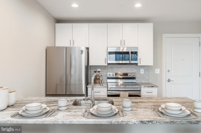 137 N 23rd St-Unit -105 in Philadelphia, PA - Building Photo