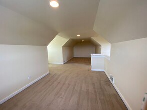 1743 NE Lotus Dr in Bend, OR - Building Photo - Building Photo
