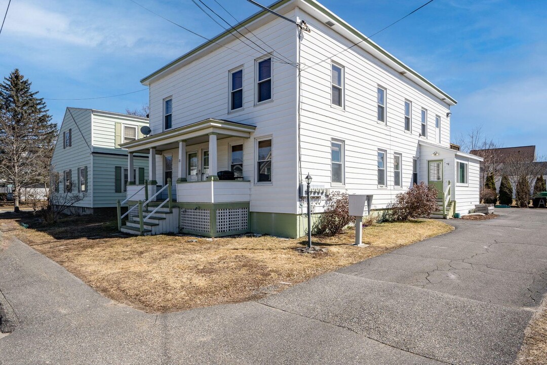 81 May St, Unit 102 in Biddeford, ME - Foto de edificio