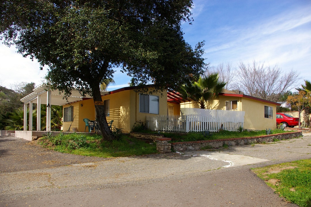 5710 Olive Hill Rd in Bonsall, CA - Building Photo