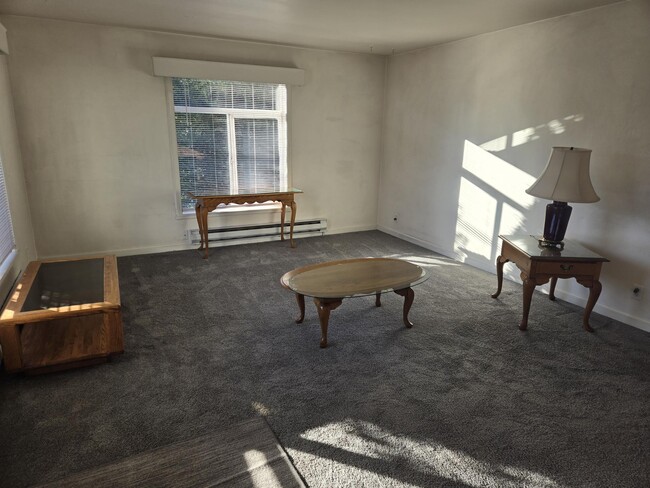 R and B Properties in Bremerton, WA - Building Photo - Building Photo