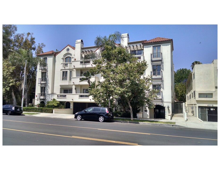 4309 Dixie Canyon Ave in Sherman Oaks, CA - Building Photo