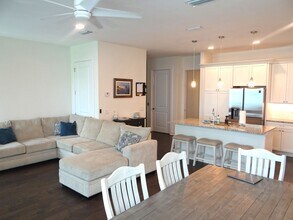 817 Oak Bend Ln in Dunedin, FL - Building Photo - Building Photo