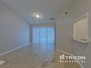 9542 Pebble Glen Ave in Tampa, FL - Building Photo - Building Photo