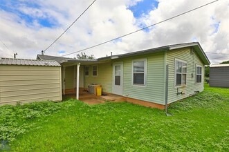 5489 Encino Rd in Abilene, TX - Building Photo - Building Photo