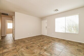 8706 E Capri Ave in Mesa, AZ - Building Photo - Building Photo