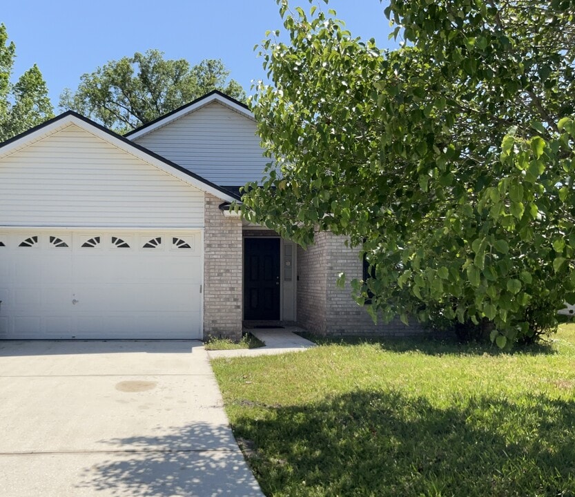 5588 Westland Station Rd in Jacksonville, FL - Building Photo