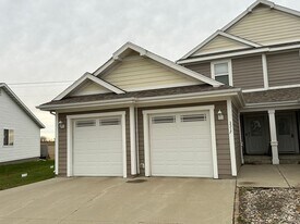 3317 15th St NW in Minot, ND - Building Photo