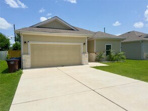1520 Hunter's Rd in Lockhart, TX - Building Photo - Building Photo