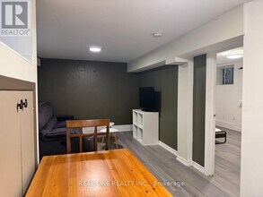 391 Parkside Dr in Toronto, ON - Building Photo - Building Photo
