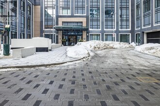 5-3235 Mabelle Ave in Toronto, ON - Building Photo - Building Photo