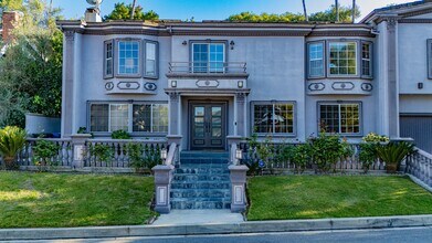 11372 Dona Teresa Dr in Los Angeles, CA - Building Photo - Building Photo