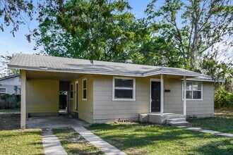 5405 Sharon Terrace in Jacksonville, FL - Foto de edificio - Building Photo